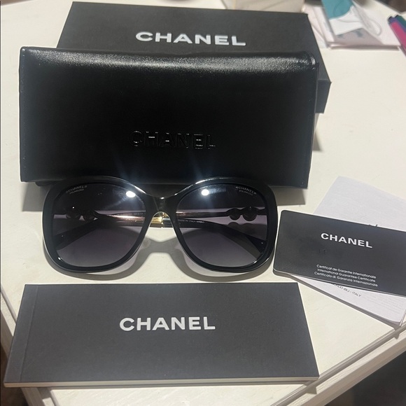 CHANEL- Classic Pearl Sunglasses - Picture 3 of 11